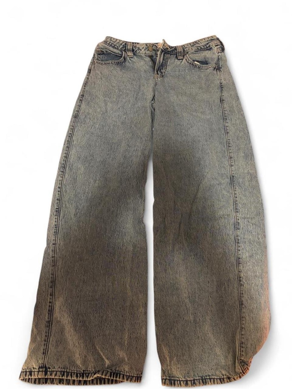 Hollister Wide-Leg Super Baggy Low Rise Jeans in Washed Blue.